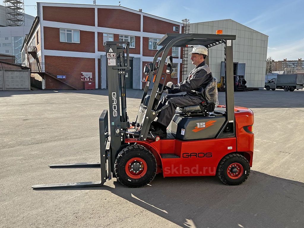 05_diesel_forklift_gros_lonking_LG15DT_operator3_sklad.ru.jpg