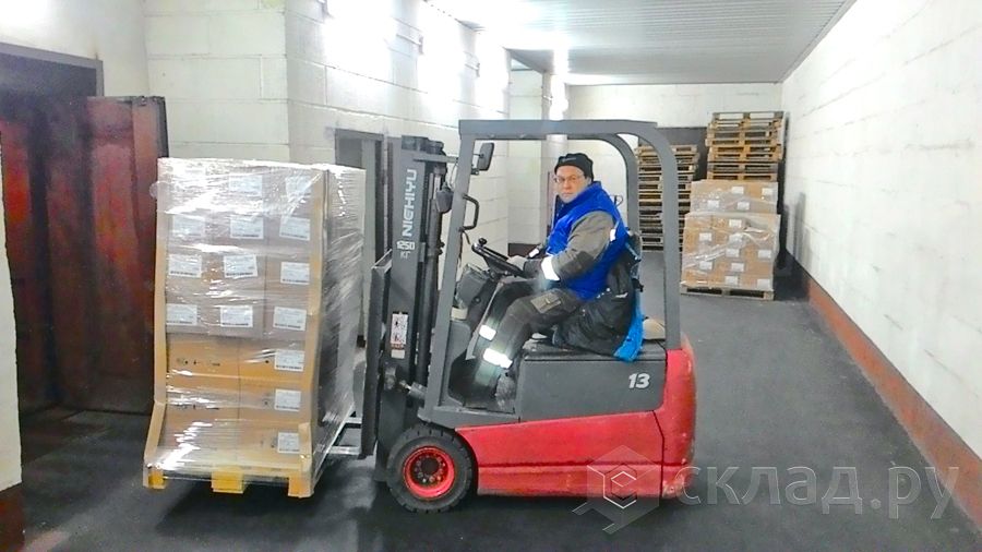 Трёхопорный электропогрузчик Ничию FBT13 в ЗАО «Кунцевский»