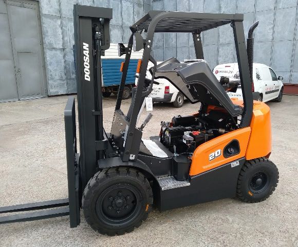 Дизельный погрузчик Doosan D20NX Дизельный погрузчик Doosan D20NX
