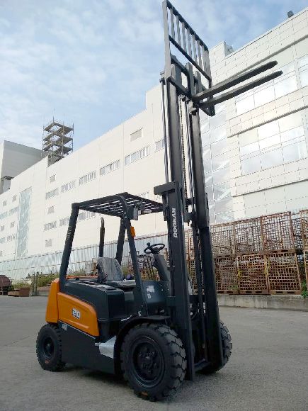 Дизельный погрузчик Doosan D20NX Дизельный погрузчик Doosan D20NX