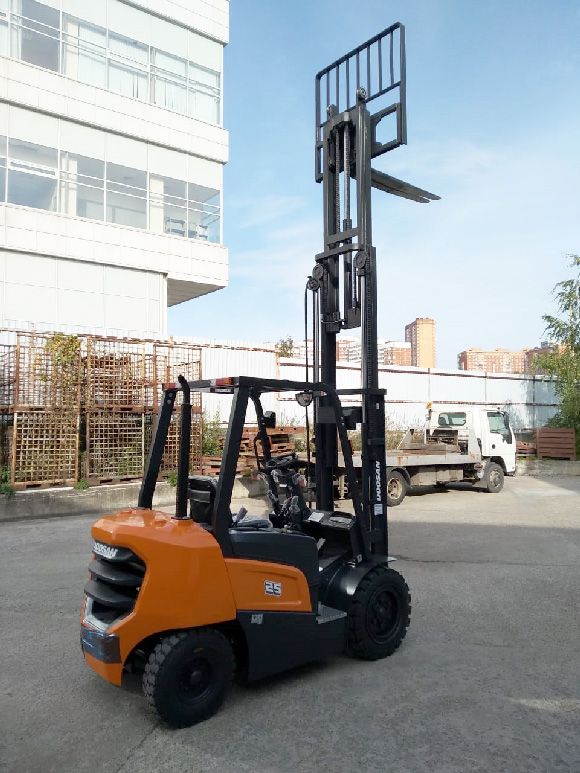 Дизельный погрузчик Doosan D25NXP Дизельный погрузчик Doosan D25NXP