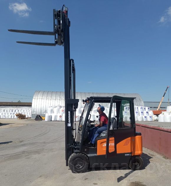 Вилочные электрический погрузчик Doosan B35X-7 Вилочные электрический погрузчик Doosan B35X-7