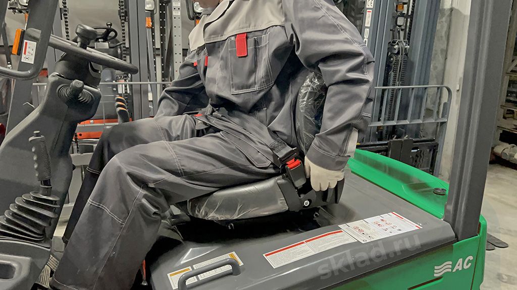 LG15B_04_operator4_sklad.jpg LG15B_04_operator4_sklad.jpg